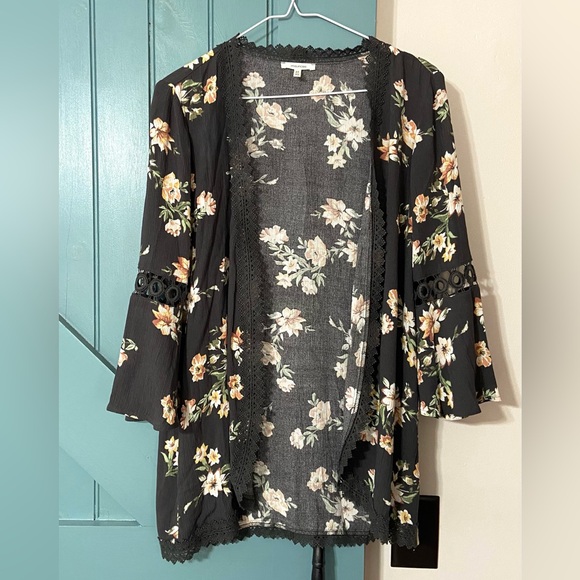 Maurice’s Black Floral Kimono Size XSmall - Picture 3 of 7